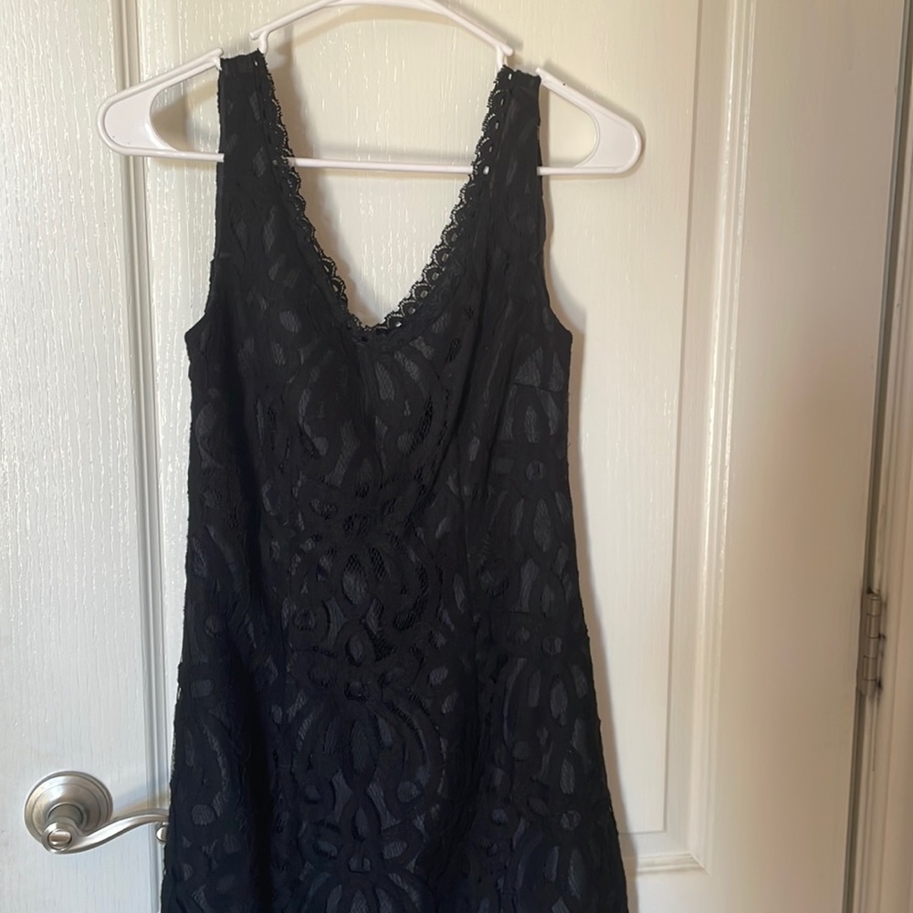 Lace sleeveless dress